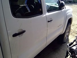 2013 TOYOTA TACOMA WHITE SR5 CREW CAB 4.0 AT 4WD.  Z24846